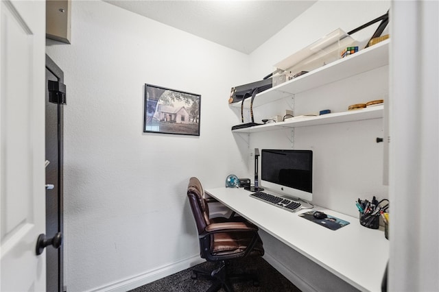 office area with baseboards and built in desk