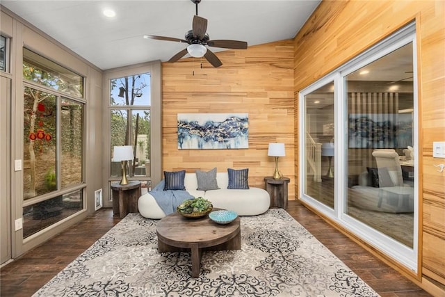 sunroom / solarium featuring a ceiling fan