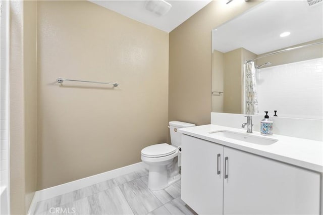 bathroom with visible vents, baseboards, a shower with shower curtain, toilet, and vanity