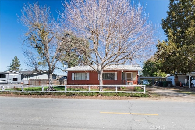 ranch-style house featuring a fenced front yard