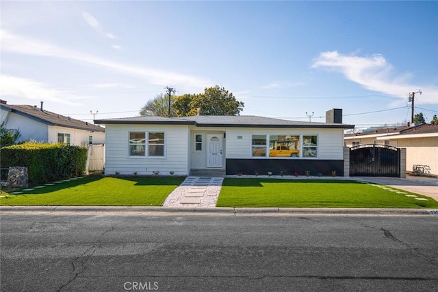 ranch-style house featuring a gate, fence, and a front lawn