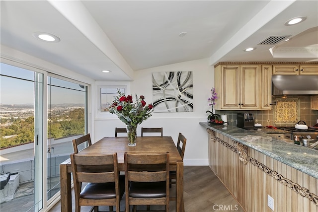 dining area with baseboards, dark wood finished floors, visible vents, and recessed lighting