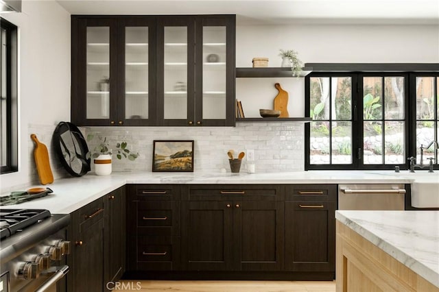 bar featuring appliances with stainless steel finishes, a sink, and tasteful backsplash