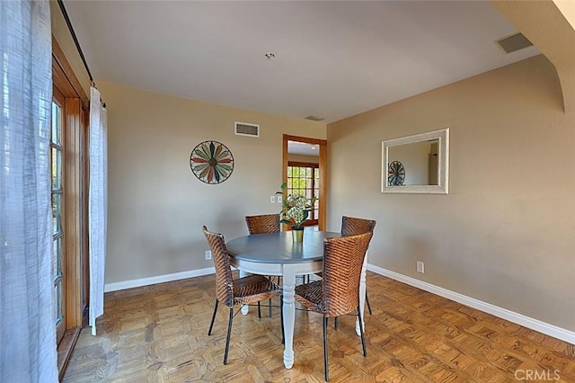 dining area with visible vents and baseboards