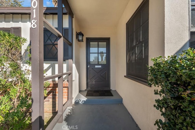 property entrance with stucco siding