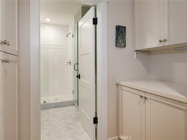 full bathroom featuring a shower stall