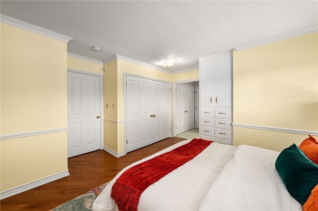 bedroom with crown molding, baseboards, and wood finished floors