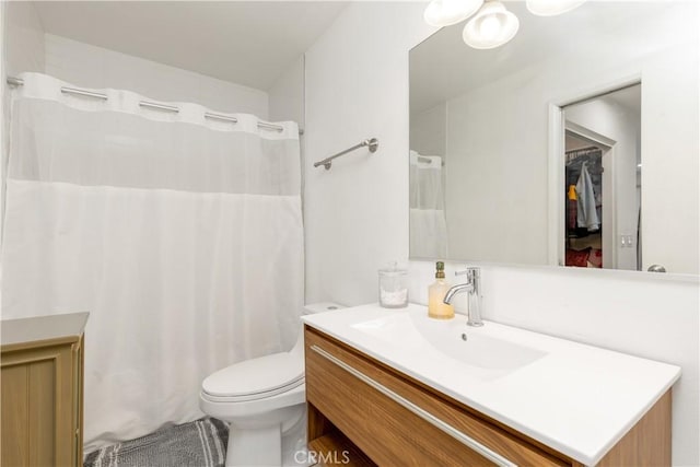 full bathroom with toilet, a shower with shower curtain, and vanity