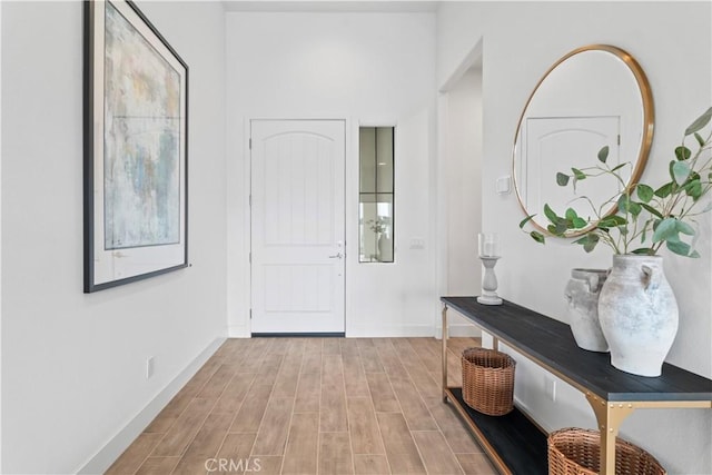 entryway featuring wood tiled floor and baseboards