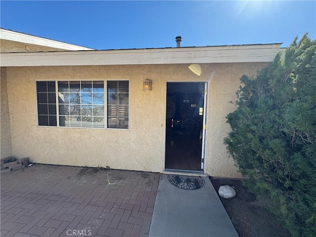 property entrance featuring stucco siding