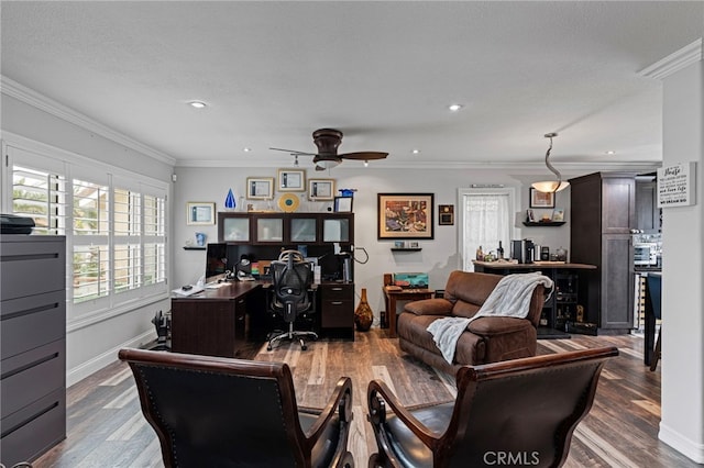 living room with ceiling fan, wood finished floors, recessed lighting, and crown molding