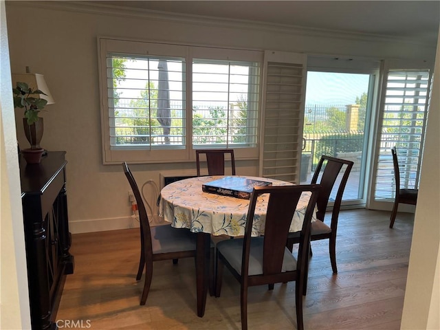 4018 Calle Sonora Este Unit C, Laguna Woods, CA 92637 - dining room featuring crown molding and light wood finished floors