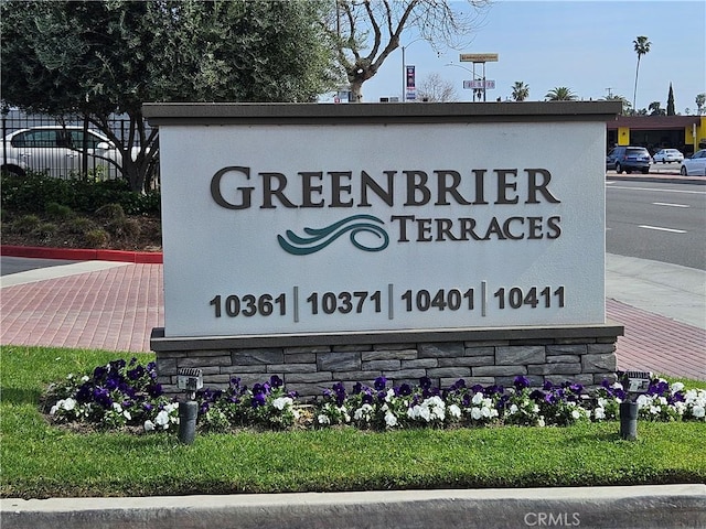 view of community / neighborhood sign