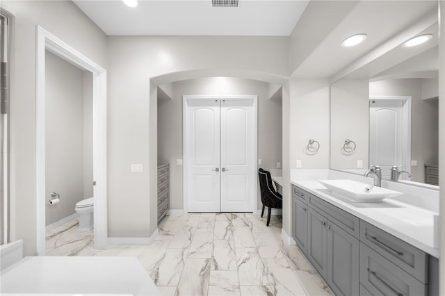 full bathroom featuring marble finish floor, recessed lighting, toilet, and baseboards