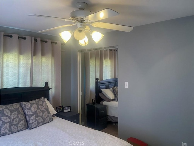 bedroom with ceiling fan