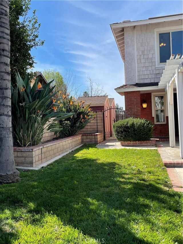 3570 Gettysburg Dr, Riverside, CA 92503 - view of yard with a gate
