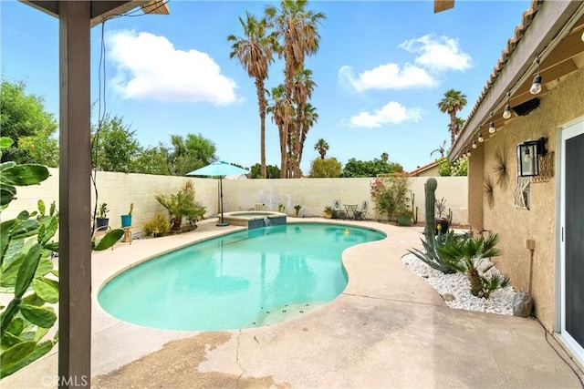 68820 San Felipe Rd, Cathedral City, CA 92234 - view of pool featuring a patio, a fenced backyard, and a pool with connected hot tub