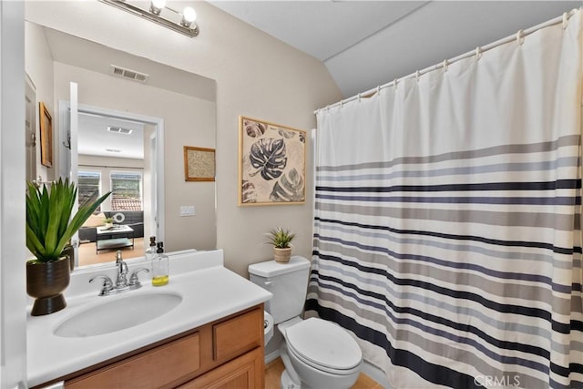 full bathroom with toilet, curtained shower, visible vents, and vanity