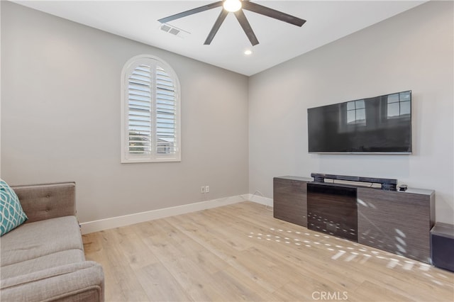 living room with recessed lighting, visible vents, ceiling fan, light wood-type flooring, and baseboards