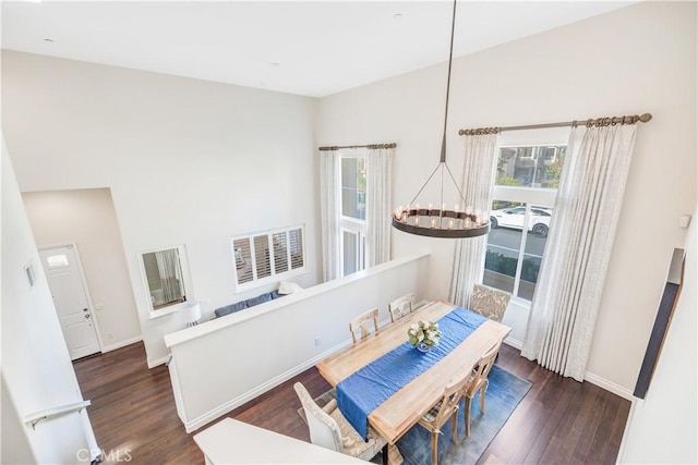 dining room featuring dark wood-style floors, baseboards, visible vents, and a chandelier