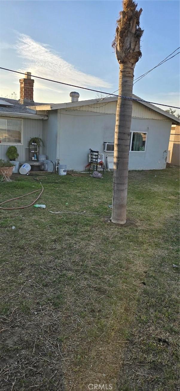 back of house featuring a lawn