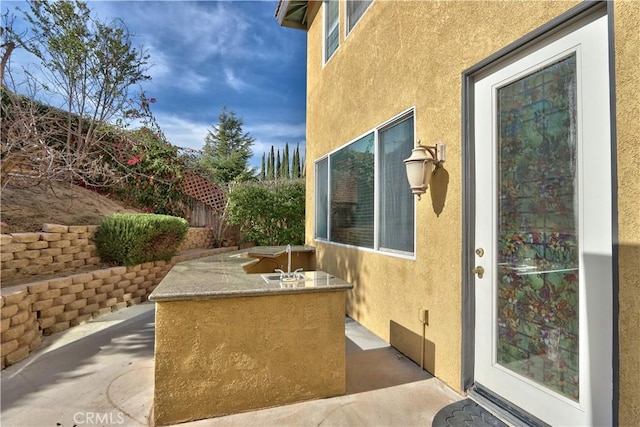 23531 Hobart Ct, Murrieta, CA 92562 - view of patio featuring a sink