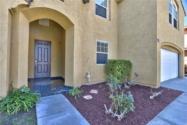 23531 Hobart Ct, Murrieta, CA 92562 - entrance to property featuring stucco siding, a garage, and driveway