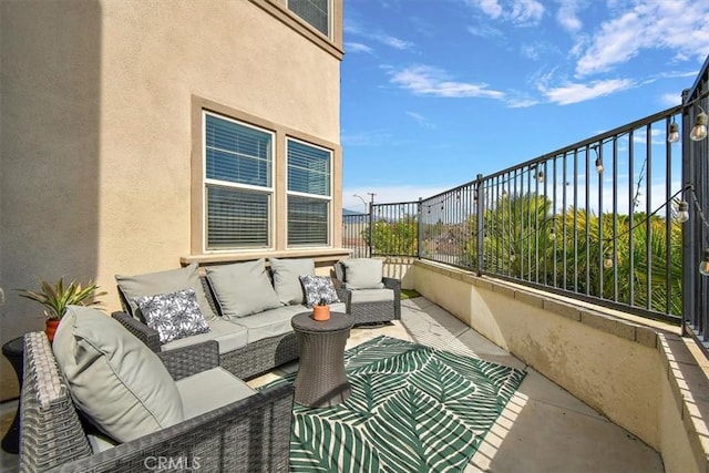 balcony featuring an outdoor hangout area