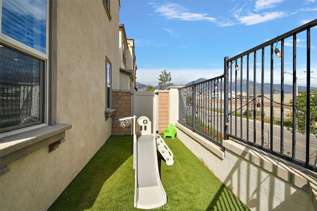 view of yard featuring fence