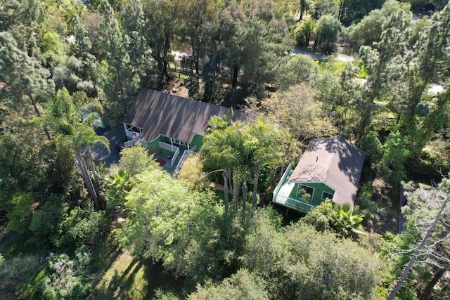 bird's eye view featuring a wooded view