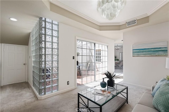 living room featuring a chandelier, visible vents, crown molding, and baseboards