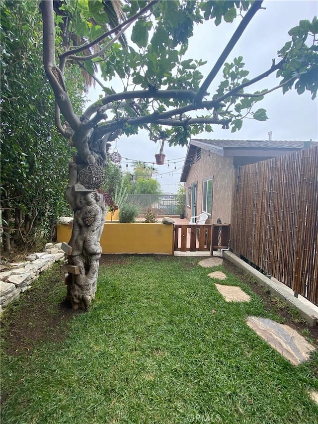 view of yard featuring a fenced backyard