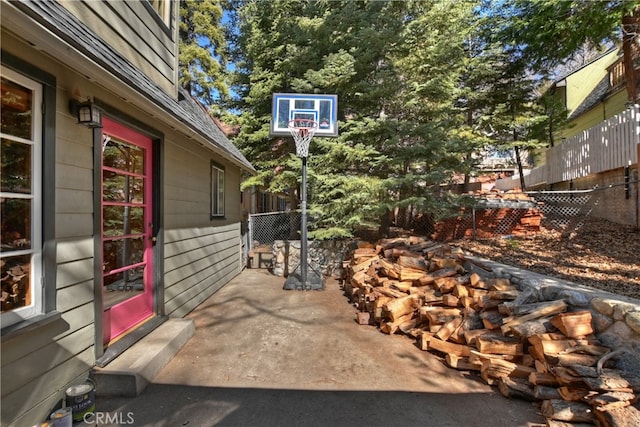 177 Joaquin Miller Rd, Lake Arrowhead, CA 92352 - view of property exterior featuring fence
