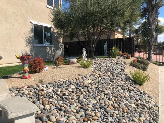 14510 Spyglass Cir, Chowchilla, CA 93610 - view of yard