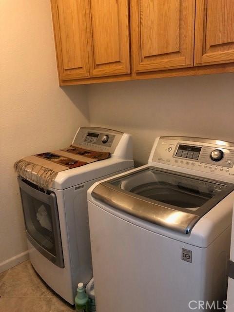 14510 Spyglass Cir, Chowchilla, CA 93610 - laundry area with separate washer and dryer and cabinet space