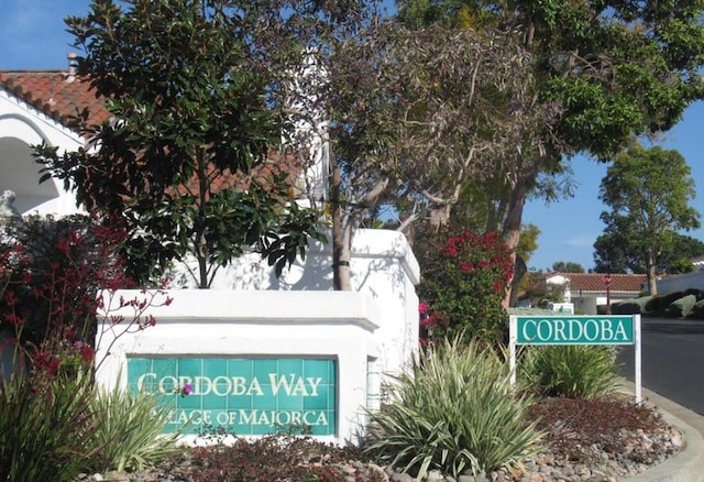 view of community / neighborhood sign