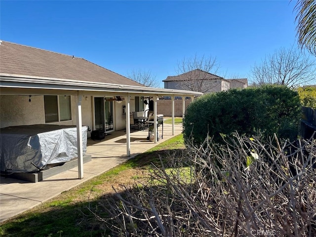 view of yard featuring a patio