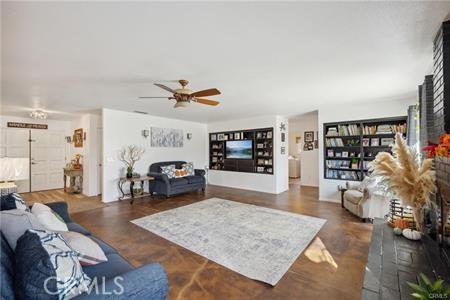 living area featuring ceiling fan