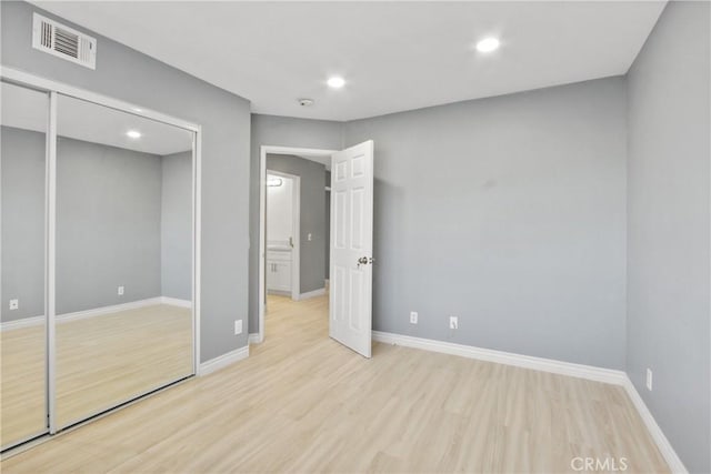 unfurnished bedroom featuring light wood-type flooring, visible vents, baseboards, and recessed lighting