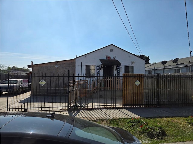 view of front of home featuring a fenced front yard and stucco siding