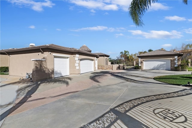 view of front facade with a garage and stucco siding