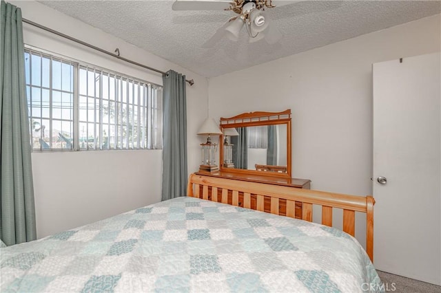 bedroom featuring ceiling fan and a textured ceiling