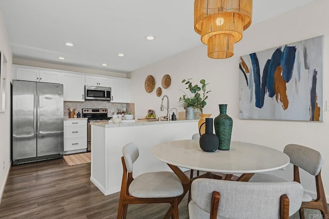 dining space with dark wood-style floors and recessed lighting