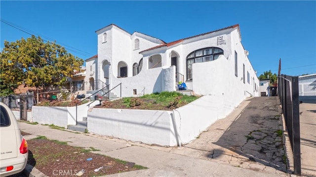 view of front of home with a fenced front yard and stucco siding