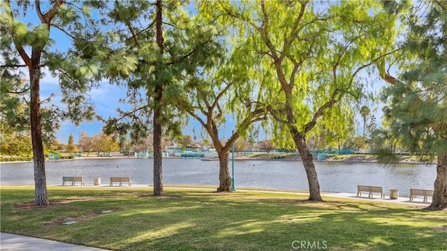 view of yard featuring a water view