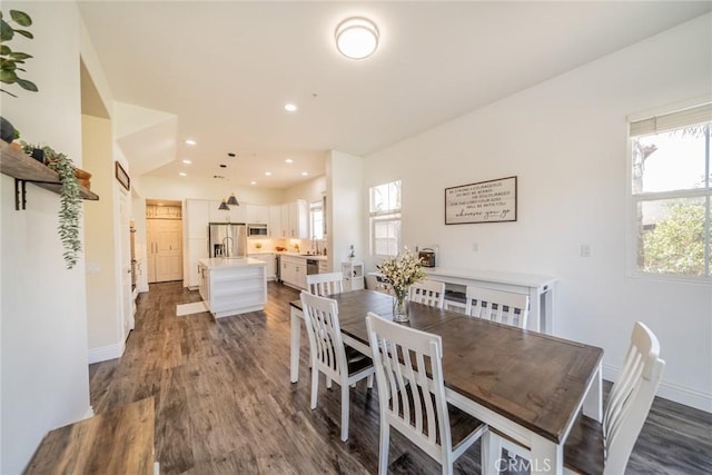 dining area with dark wood-style floors, recessed lighting, and baseboards