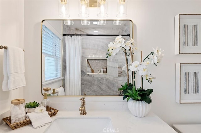 full bathroom featuring a shower with shower curtain and vanity