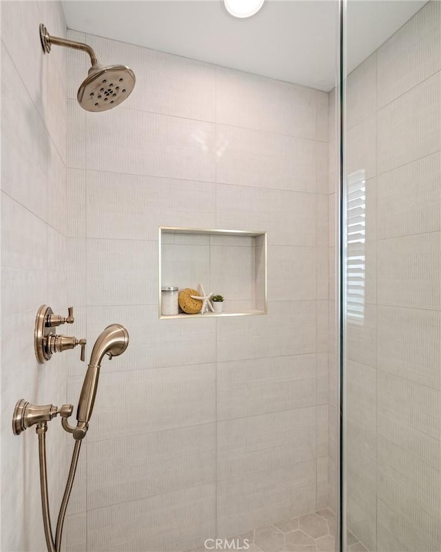 bathroom featuring tiled shower