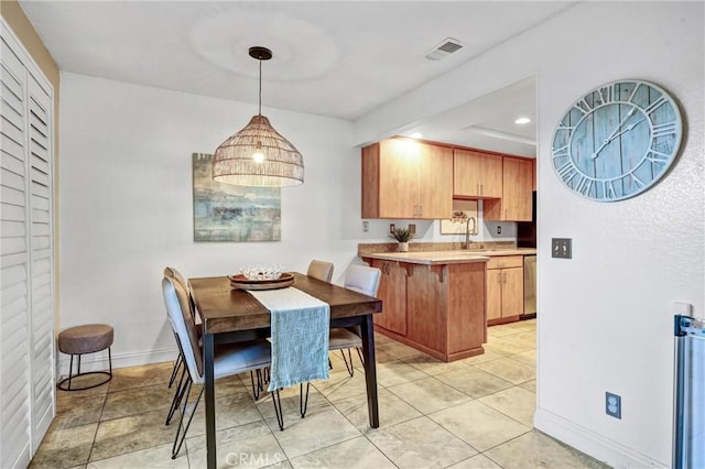 dining room featuring recessed lighting, visible vents, baseboards, and light tile patterned floors