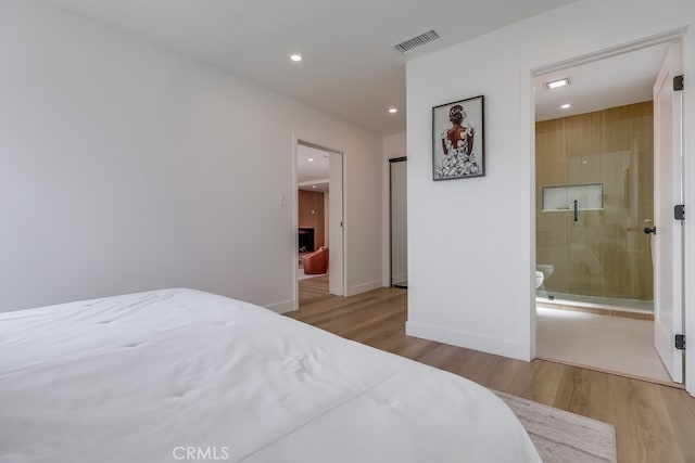 bedroom featuring light wood-style floors, recessed lighting, visible vents, and baseboards